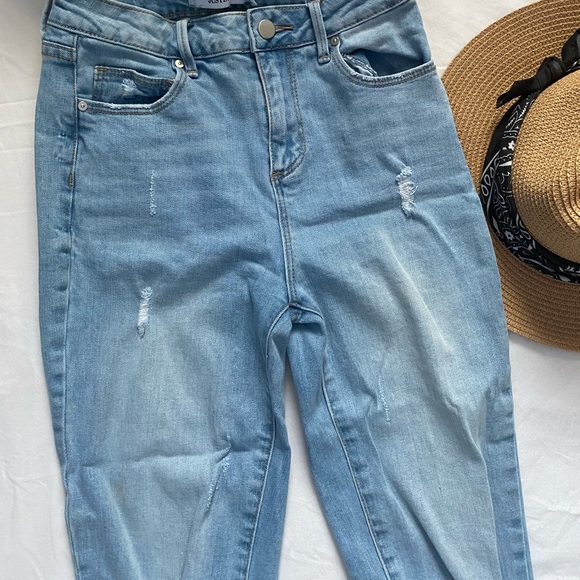 JUSTFAB BRAND NEW straight leg ripped jeans - Picture 6 of 7